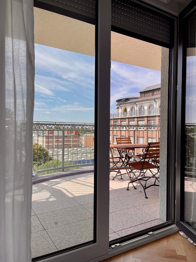 Cls Zentrale City-Wohnung In Hamburg Mit E-Laden Und Tiefgarage, Grosser Balkon, Blick Ueber Hamburg, Parkplatz, Cafe Im Haus, Bushaltestelle Direkt Gegenueber, Flex Check In Dış mekan fotoğraf