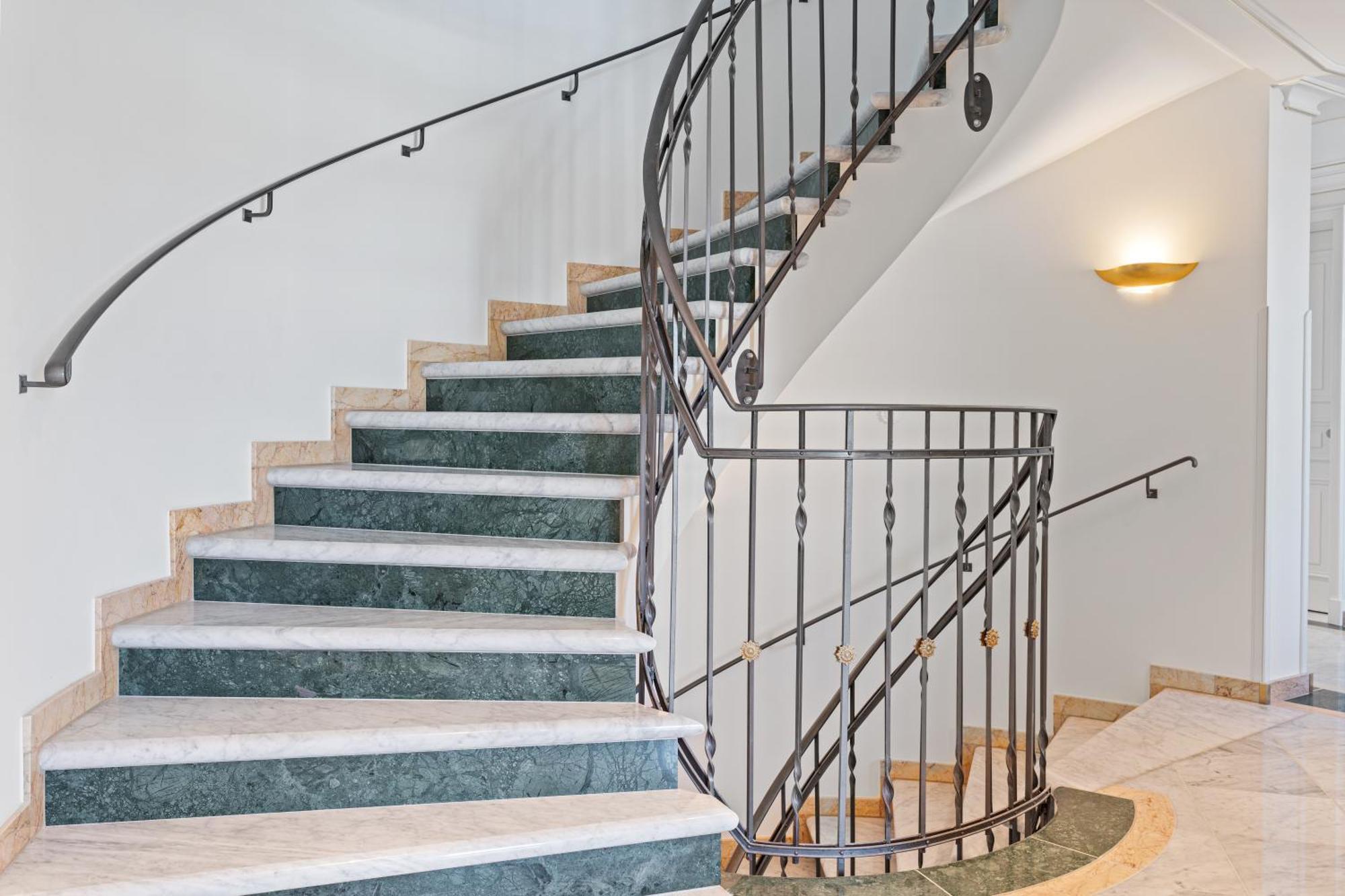 Cls Zentrale City-Wohnung In Hamburg Mit E-Laden Und Tiefgarage, Grosser Balkon, Blick Ueber Hamburg, Parkplatz, Cafe Im Haus, Bushaltestelle Direkt Gegenueber, Flex Check In Dış mekan fotoğraf