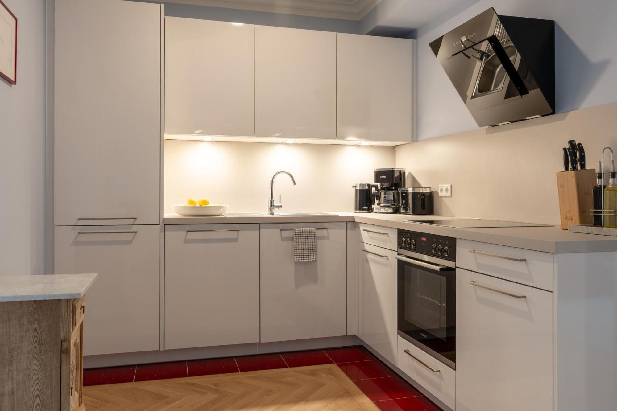 Cls Zentrale City-Wohnung In Hamburg Mit E-Laden Und Tiefgarage, Grosser Balkon, Blick Ueber Hamburg, Parkplatz, Cafe Im Haus, Bushaltestelle Direkt Gegenueber, Flex Check In Dış mekan fotoğraf