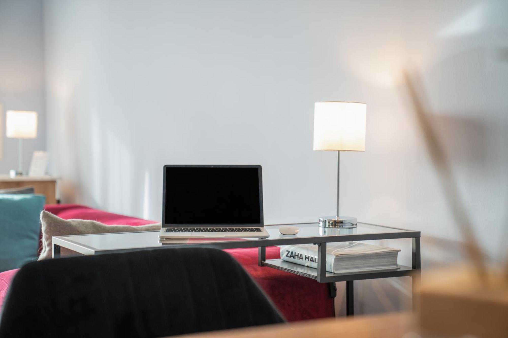 Cls Zentrale City-Wohnung In Hamburg Mit E-Laden Und Tiefgarage, Grosser Balkon, Blick Ueber Hamburg, Parkplatz, Cafe Im Haus, Bushaltestelle Direkt Gegenueber, Flex Check In Dış mekan fotoğraf